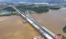 湾区工程广肇高速新建金马大桥合龙