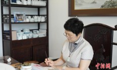 （文化中国行）粉彩瓷绘：方寸瓷器物 匠心续古香
